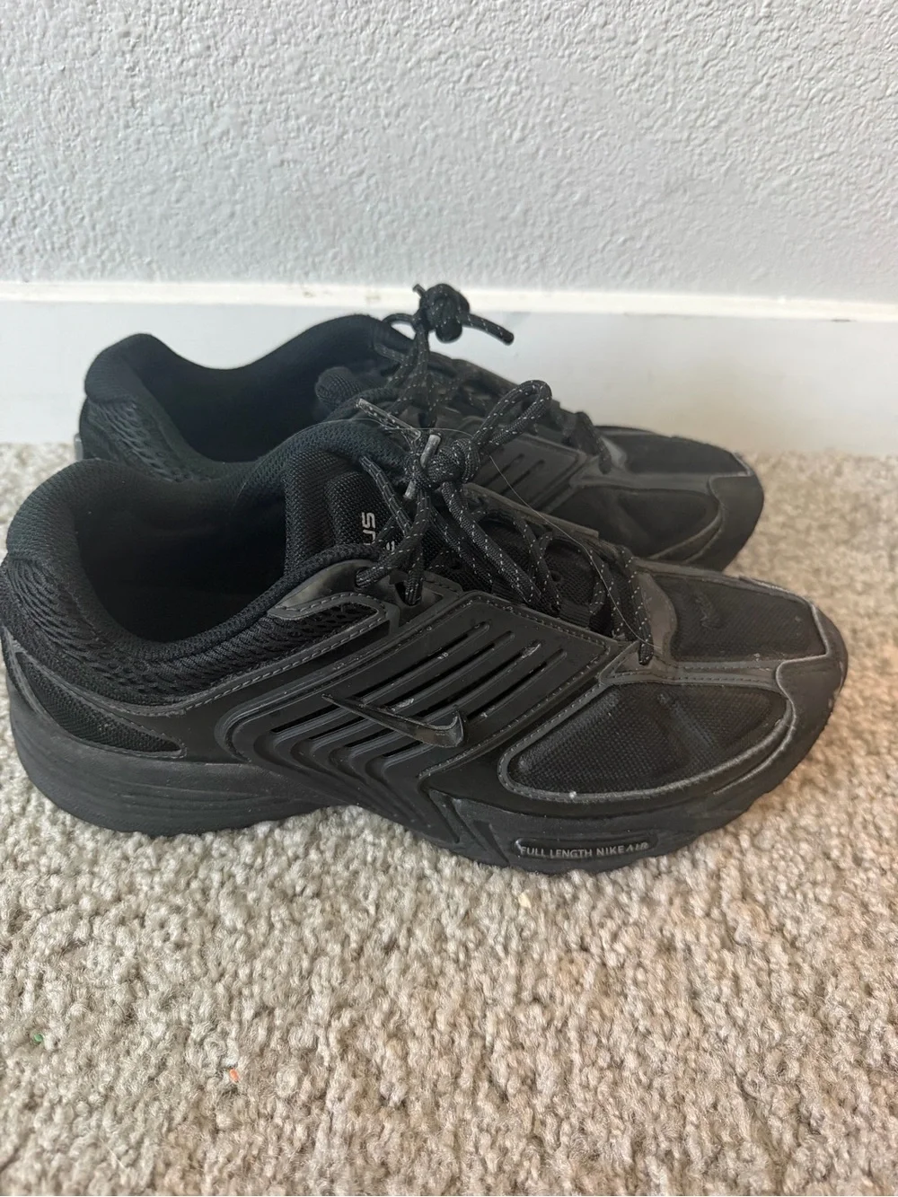 Nike Men's Black Athletic Running Sneakers